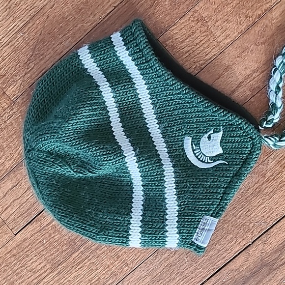 Columbia MSU‎ winter green white yarn Tassel Pom Beanie Hat women's OS - Picture 2 of 11